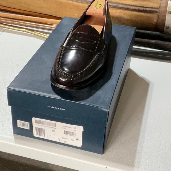 Cole Haan Dress Shoe - like new!  Size 10 - Picture 2 of 6